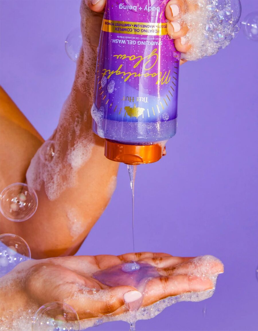 1111-1 Гель для душу Tree Hut Moonlight Glow Foaming Gel Wash 532ml · чорна смородина/малина/амбра — фото 3